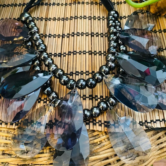 HOLIDAY SPARKLE ✨ BEAUTIFUL FOR ANY HOLIDAY CELEBRATION 🍾 - Picture 3 of 3